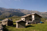 20070720_085411 Baita, chiesetta e rifugio Chiavenna.jpg